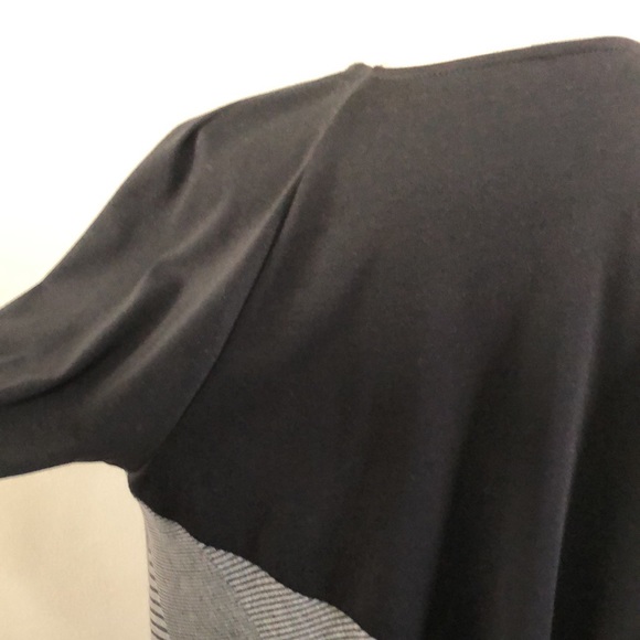 IC Collections open front, flared coverlet with grey diagonal print blk sleeves - Picture 3 of 6